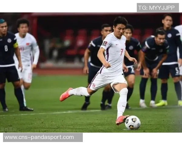 足球误判引发争议球迷怒斥裁判失误影响比赛公正性与公平性